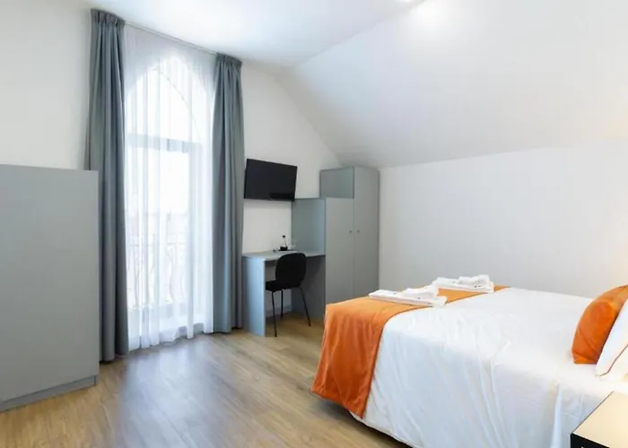Serra Do Pilar Porto Suites